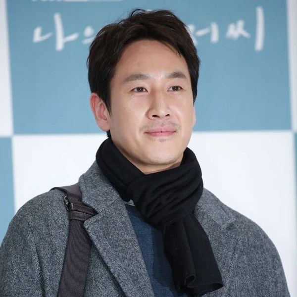 The most loved look of Lee Sunkyun today