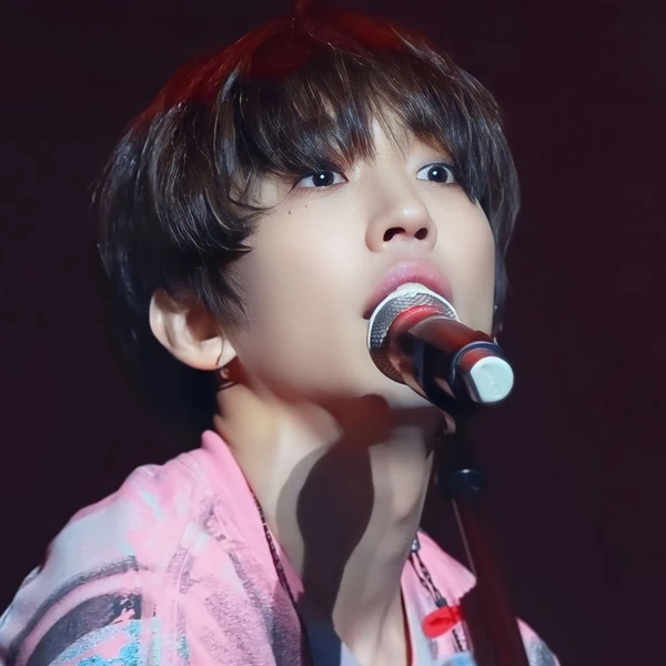 充滿粉絲愛的李承允人氣照片