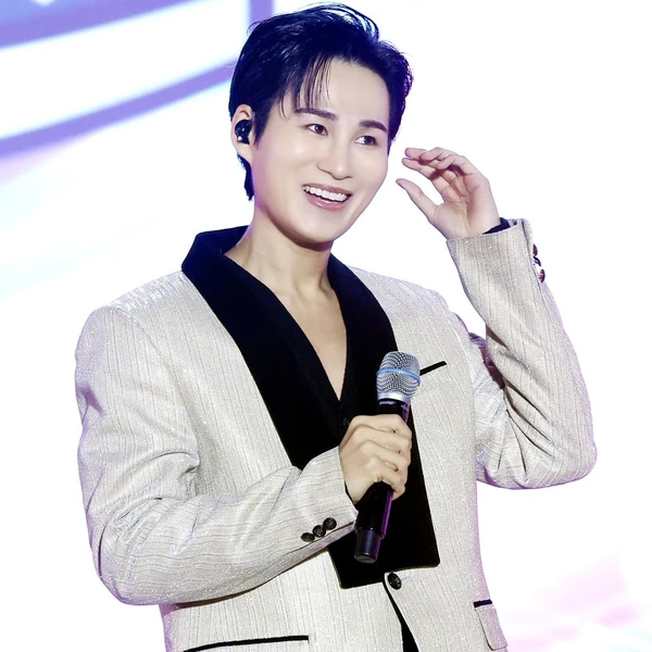 充滿粉絲愛的金熙栽人氣照片