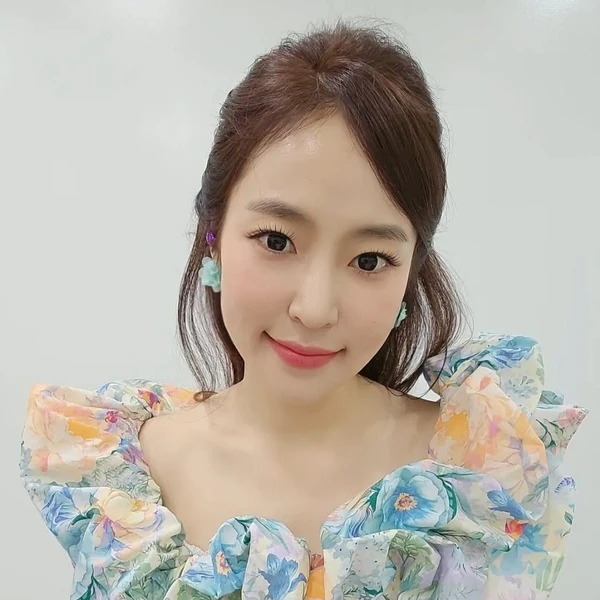 Foto populer Hong Ja yang penuh cinta dari penggemar