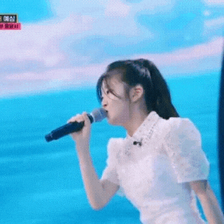 오늘 가장 사랑받은 윤윤서의 모습