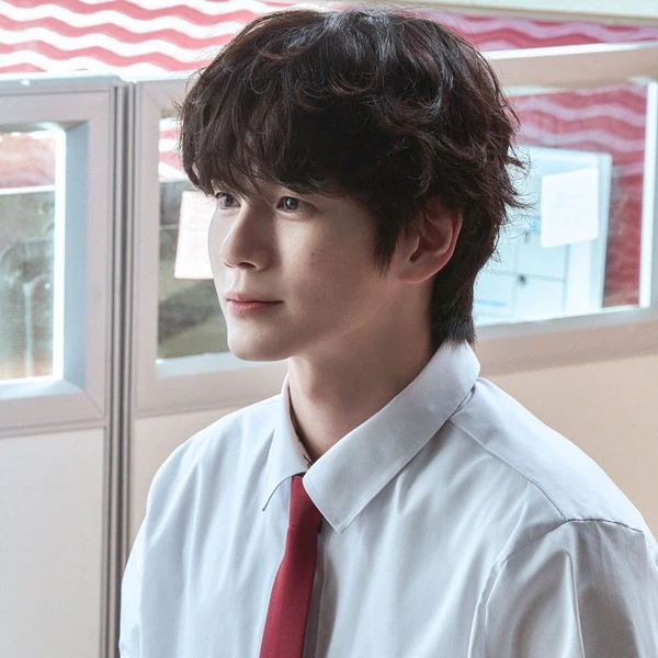 今天最受喜爱的邕圣祐模样