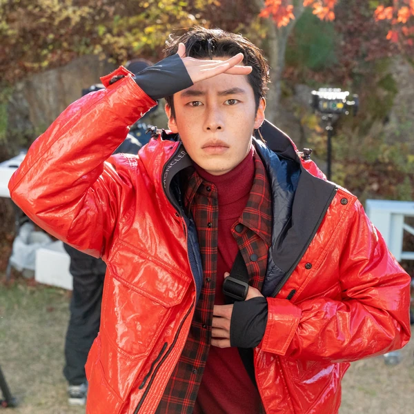 Popular photo full of fans’ love for Lee Jaewook