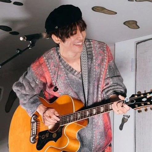 充滿粉絲愛的李承允人氣照片