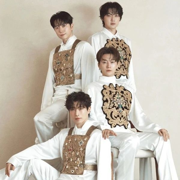 Popular photo full of fans’ love for Forestella