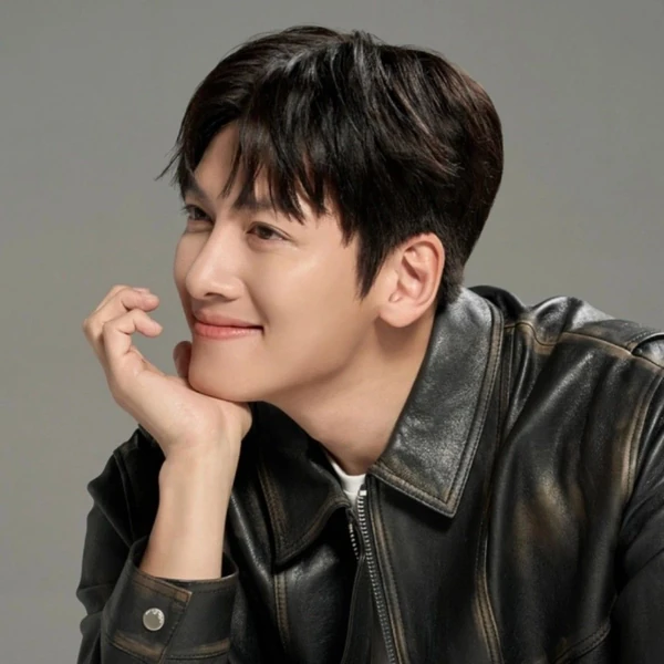 Popular photo full of fans’ love for Ji Changwook