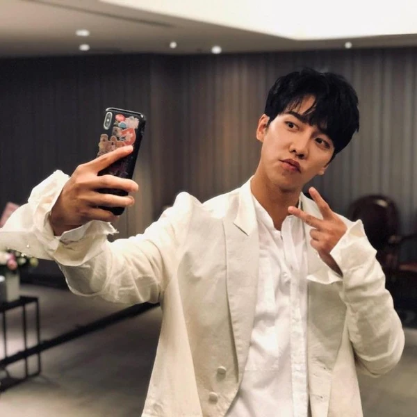 充滿粉絲愛的李昇基人氣照片