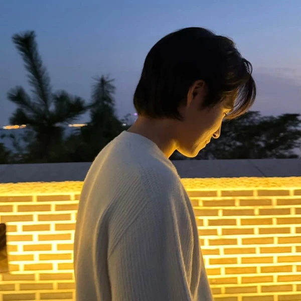 Popular photo full of fans’ love for Kim Heejae