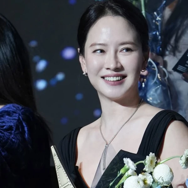 充满粉丝爱意的宋智孝人气照片