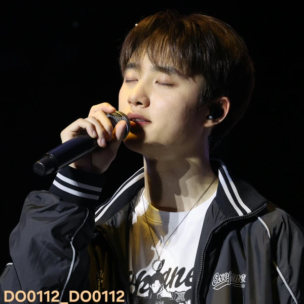 今天最受喜愛的都暻秀 (D.O.)模樣