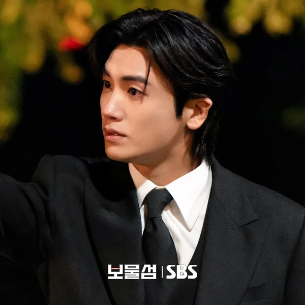 Today’s standout profile photo of Park Hyungsik on Choeaedol Celeb