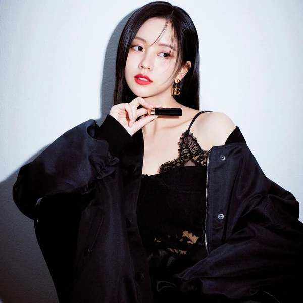 充满粉丝爱意的金所炫人气照片