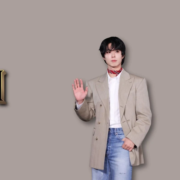 The most loved look of Park Bogum today