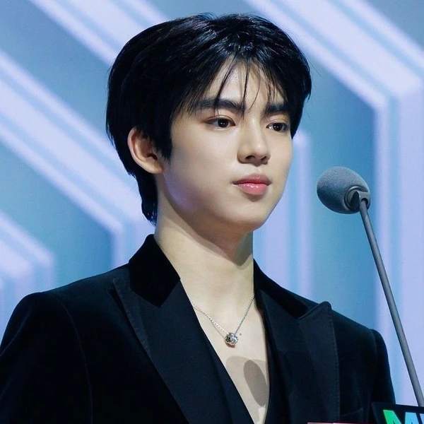 Popular photo full of fans’ love for Cha Junhwan