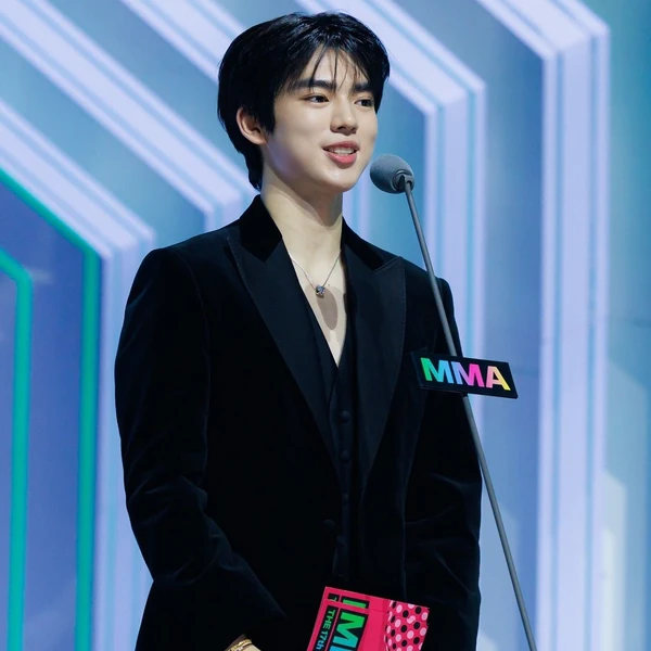 The most loved look of Cha Junhwan today