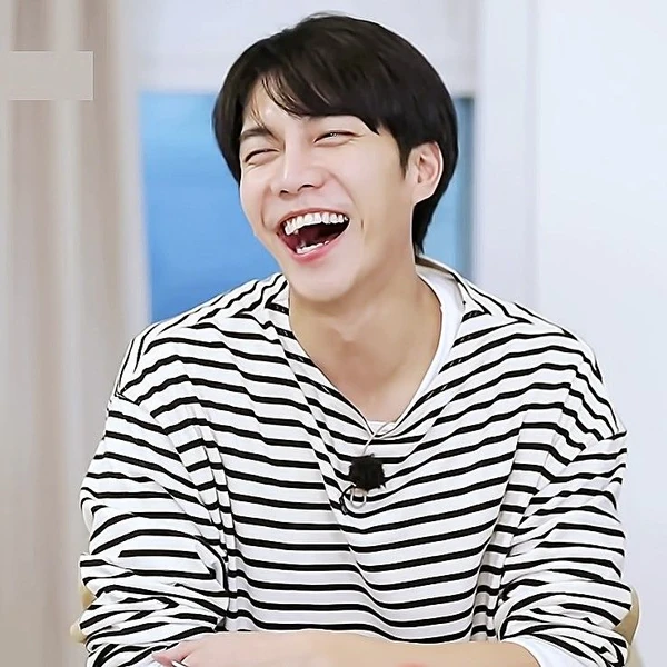 今天最受喜愛的李昇基模樣