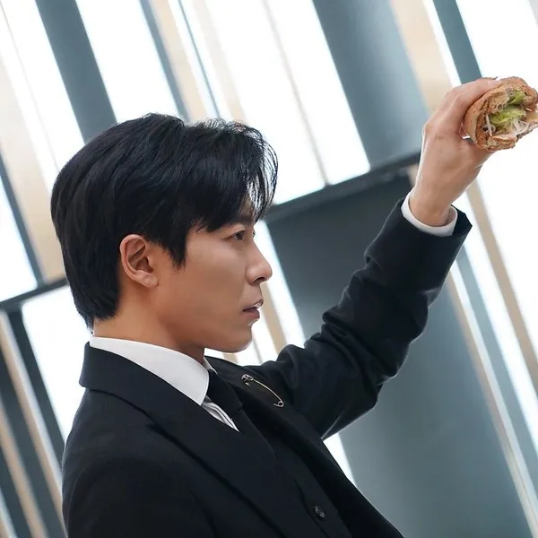 The most loved look of Kim Jaewook today