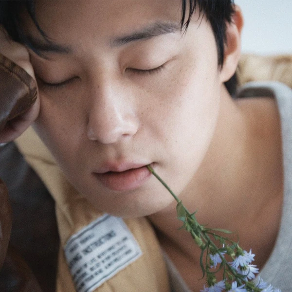 The most loved look of Park Seojoon today