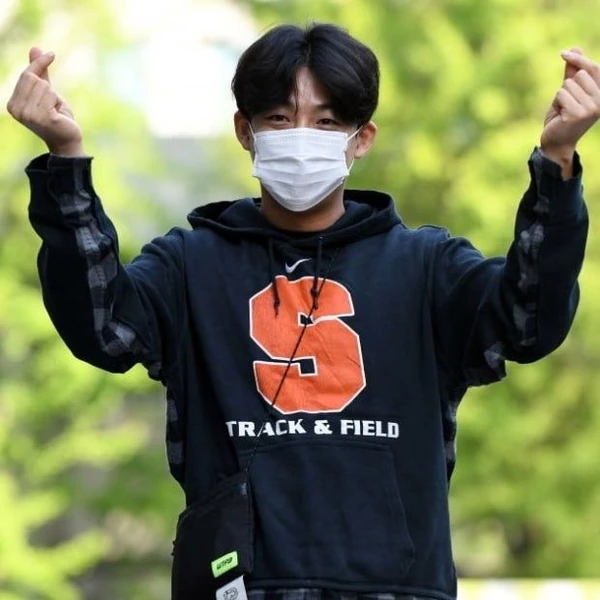 The most loved look of Shin Seungtae today