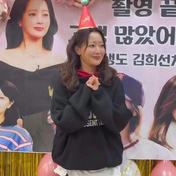 Popular photo full of fans’ love for Kim Heesun