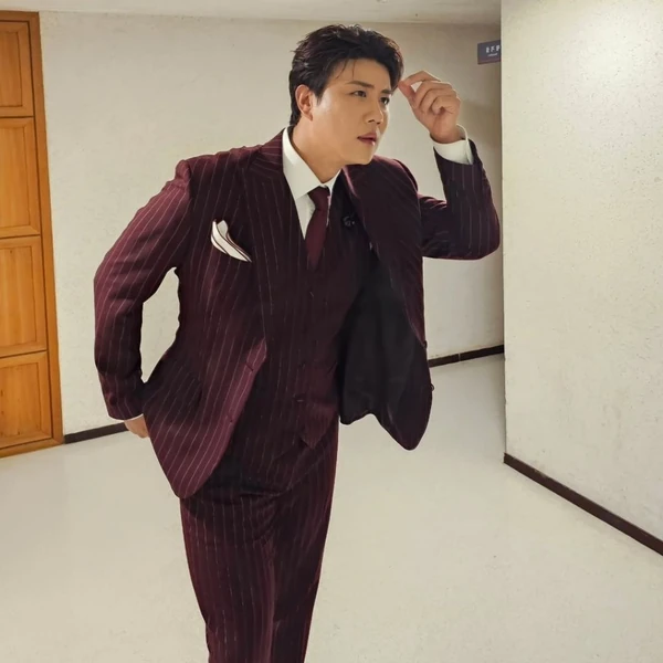 Foto populer Jin Haesung yang penuh cinta dari penggemar