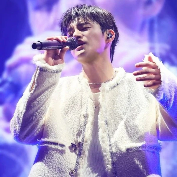 The most loved look of Seo Inguk today