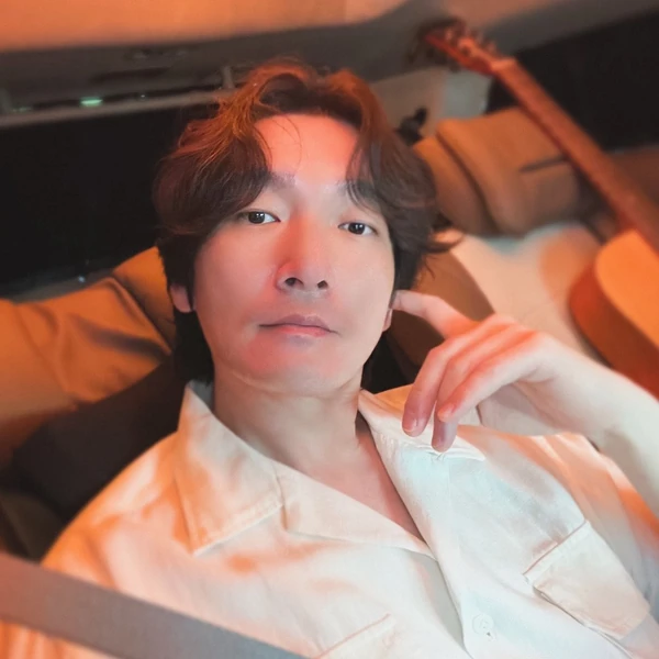 Popular photo full of fans’ love for Cho Seungwoo 