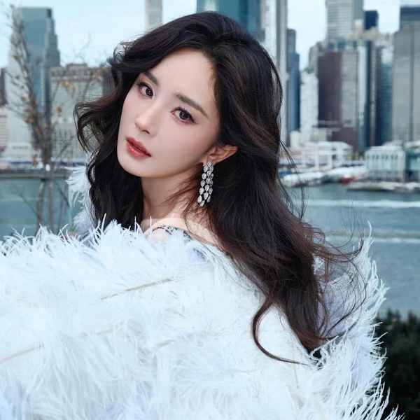 The most loved look of Yang Mi today