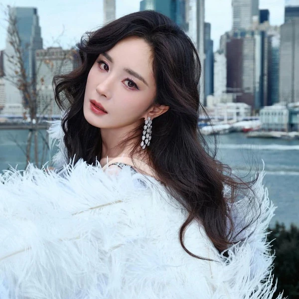 The most loved look of Yang Mi today