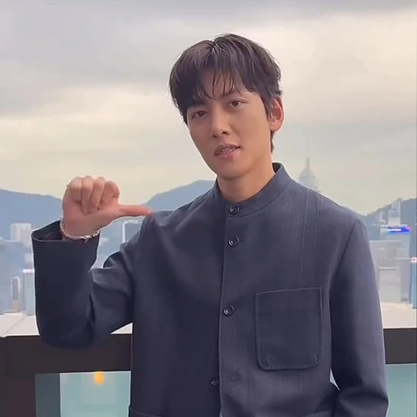 充满粉丝爱意的池昌旭人气照片