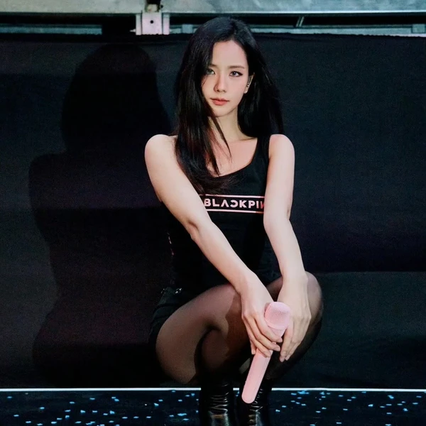 The most loved look of Jisoo (1995) today