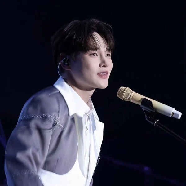 充满粉丝爱意的朴瑞镇人气照片