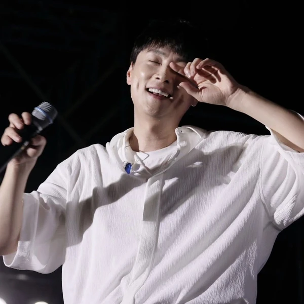 The most loved look of Min Kyunghoon today