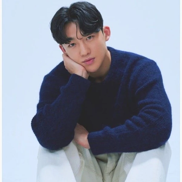 The most loved look of Shin Seungtae today