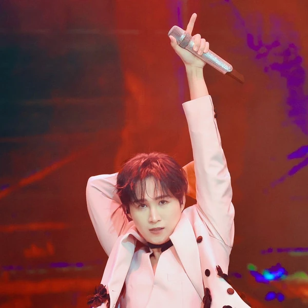 充满粉丝爱意的金熙栽人气照片