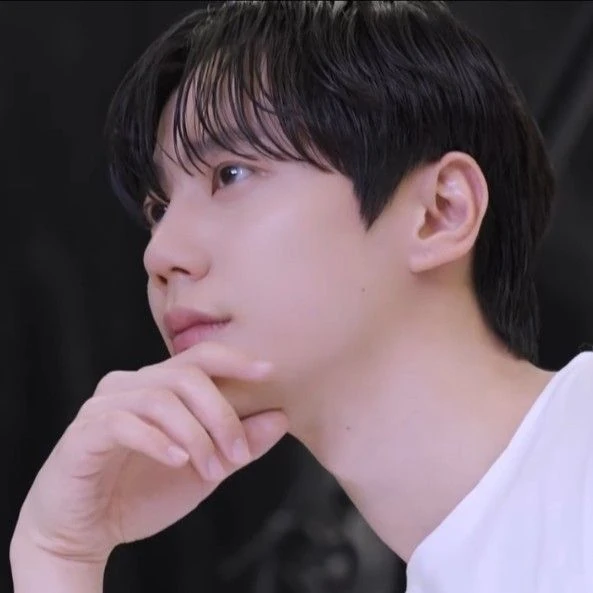 Popular photo full of fans’ love for Lee Junyoung