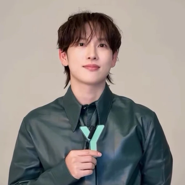 Popular photo full of fans’ love for Yim Siwan