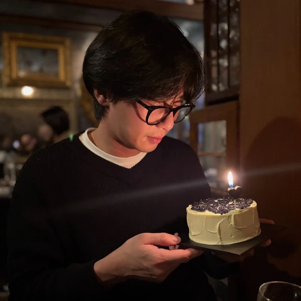 Popular photo full of fans’ love for Park Seojoon