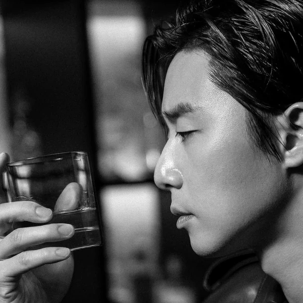 The most loved look of Park Seojoon today