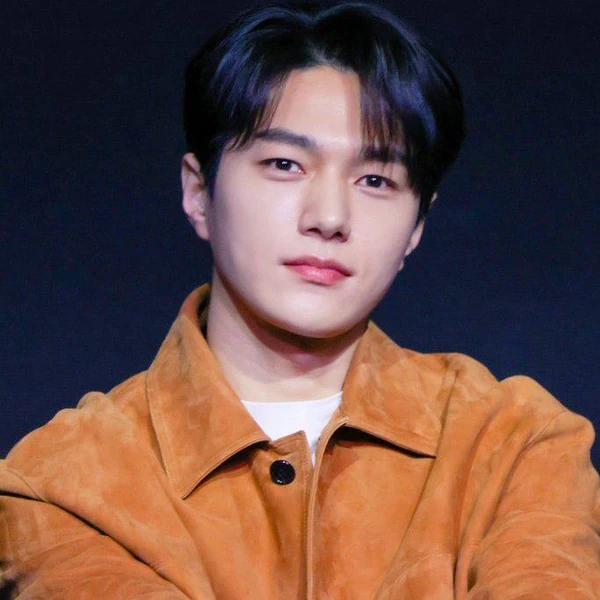 Popular photo full of fans’ love for Kim Myungsoo (L)