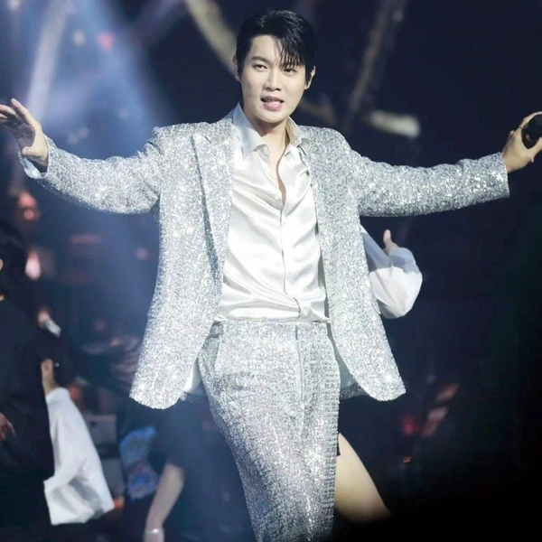 Popular photo full of fans’ love for Son Taejin