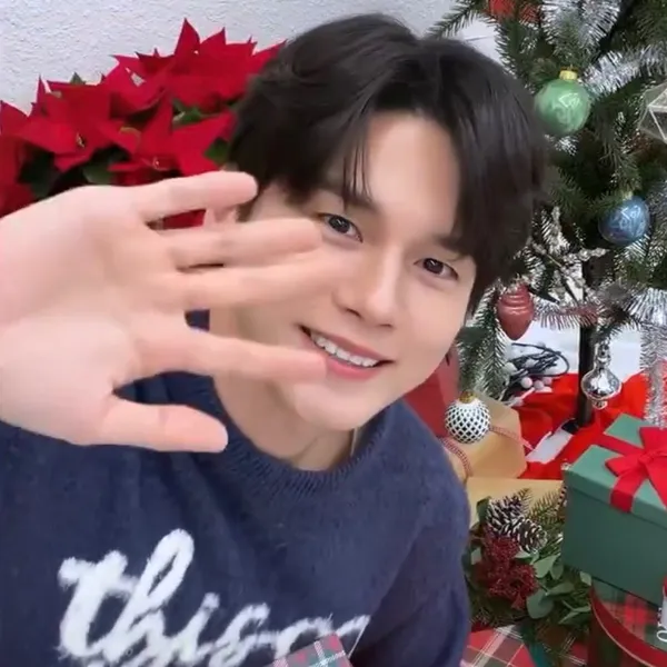 今天最受喜爱的邕圣祐模样