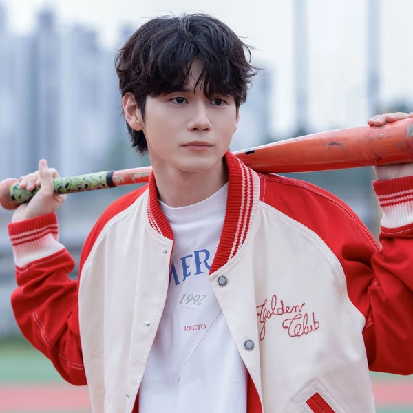 今天最受喜爱的邕圣祐模样