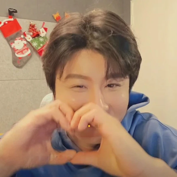 チン・ヘソンへのファンの愛が詰まった人気写真