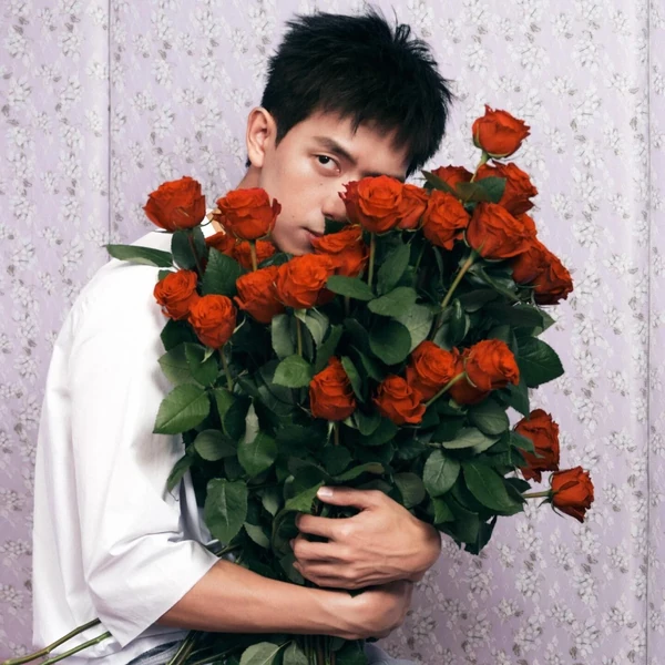 Popular photo full of fans’ love for Li Xian