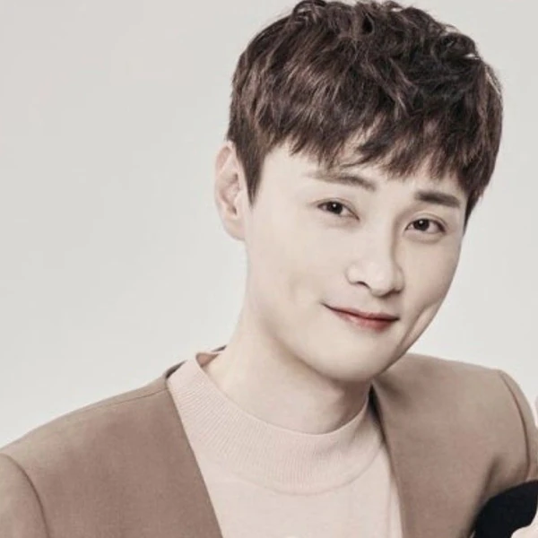 今天最受喜愛的閔庚勳模樣