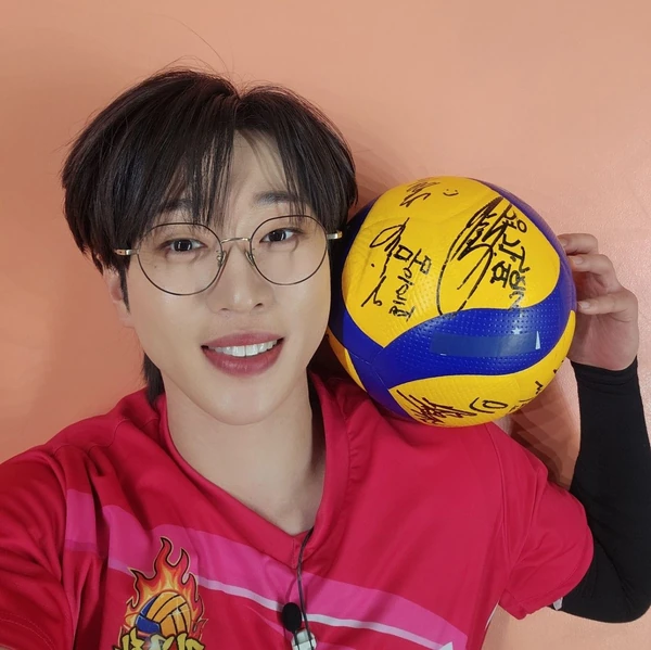 Popular photo full of fans’ love for An Sunghoon