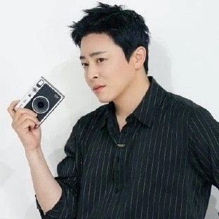 Popular photo full of fans’ love for Jo Jungseok