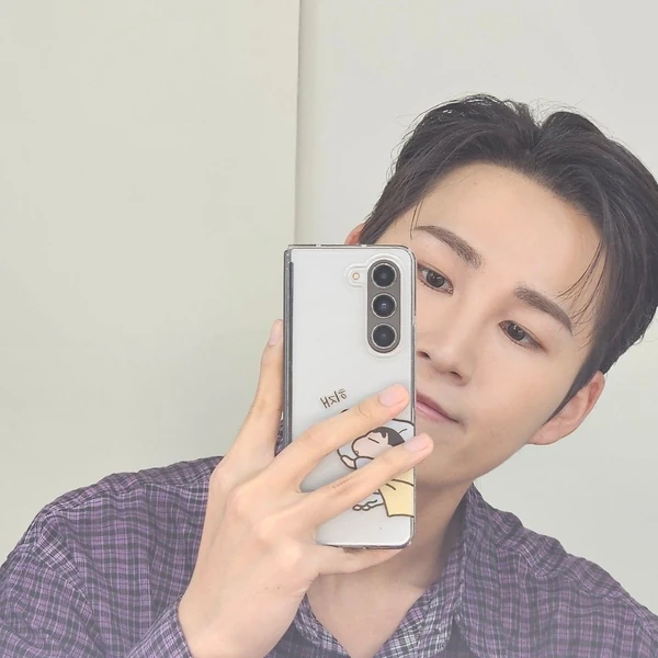 充满粉丝爱意的金熙栽人气照片