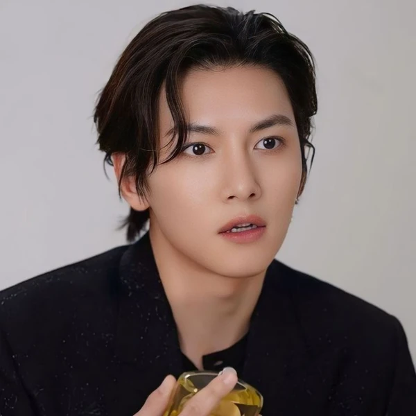 今天最受喜爱的池昌旭模样